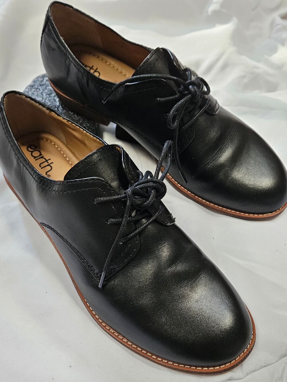 Earth Black Leather Lace-Up Derby Shoes with Brown Welt